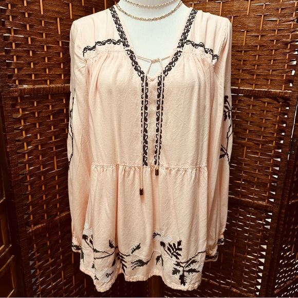 Pale pink Venus Tunic Small. Flattering! V-neck. Smocked. Long sleeve - Picture 8 of 14